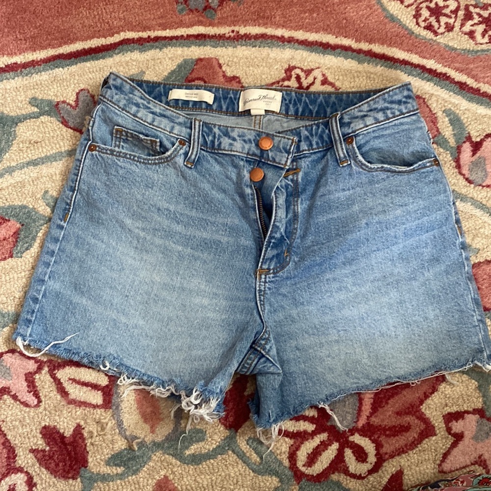 Universal Thread Double Button High Rise Shorts size 6/28R